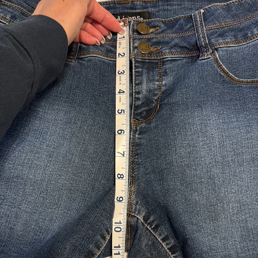 d. jeans Blue Jean Shorts with Classic Style - Picture 6 of 9